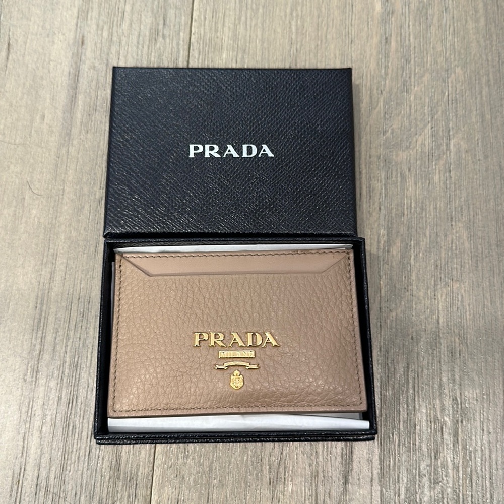Brand new authentic card case in poudre